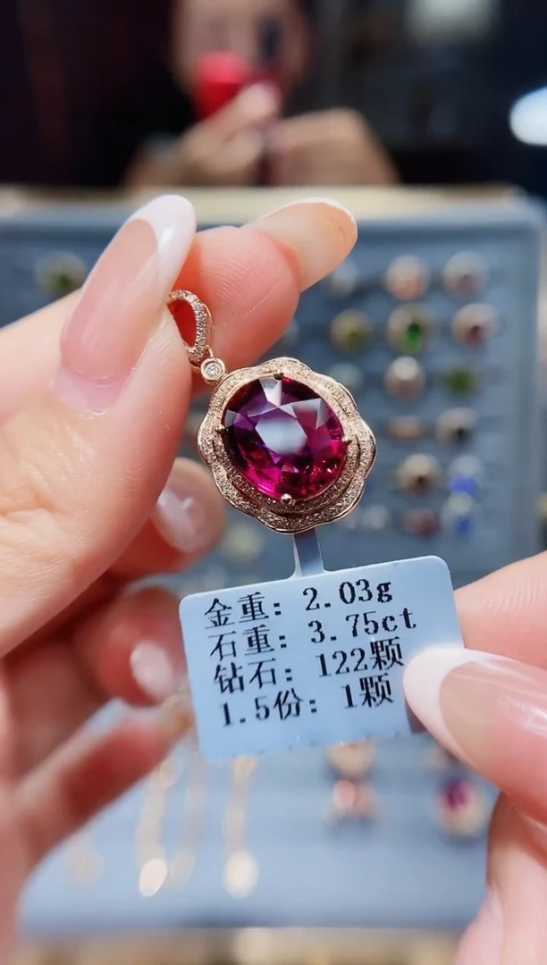 18K金镶嵌颈饰碧玺3.75.