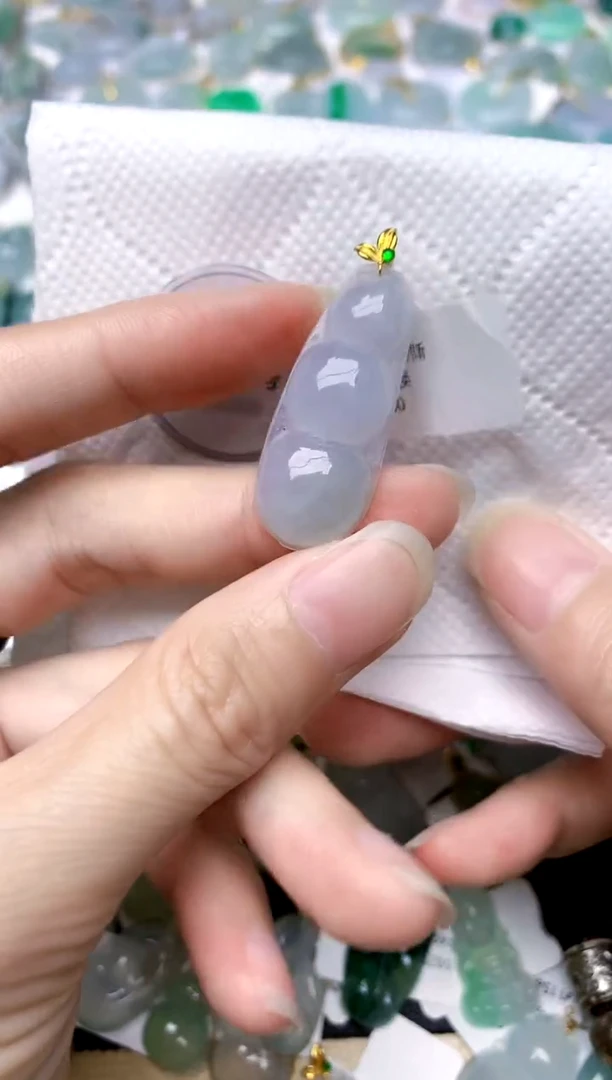 颈饰18K金镶嵌翡翠天然A货翡翠