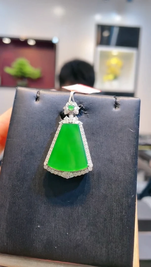 【闪购商品】翡翠颈饰18K金镶嵌A49天然A货翡翠吊坠