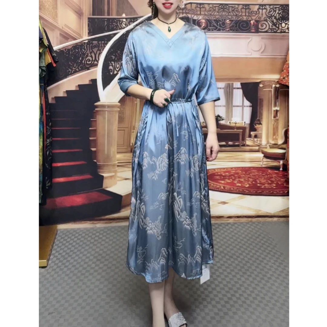 7105 夏季气质V领提花连衣裙时尚休闲女士中长款遮肚显瘦款裙子