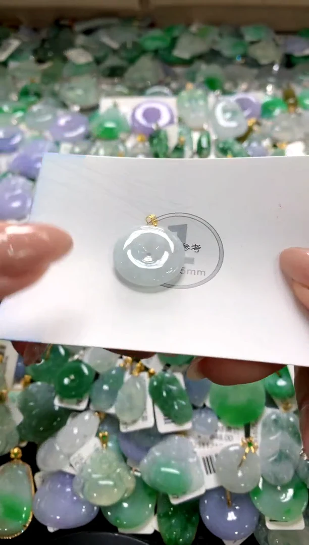 颈饰18K金镶嵌翡翠1111111111111111