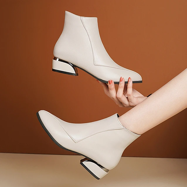 复古英伦风小短靴女2025秋冬新款尖头粗跟百搭加绒舒适时尚马丁靴