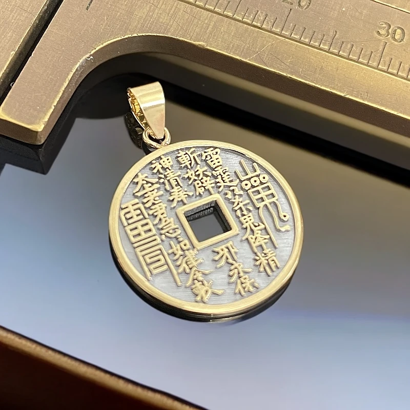 生肖年18k山神花钱吊坠 淡金色