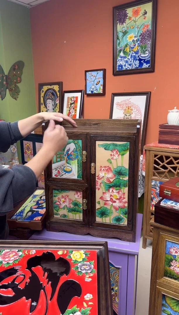 陶瓷 笑傲江湖  荷花柜