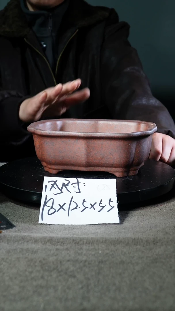 A宜兴紫砂小花盆