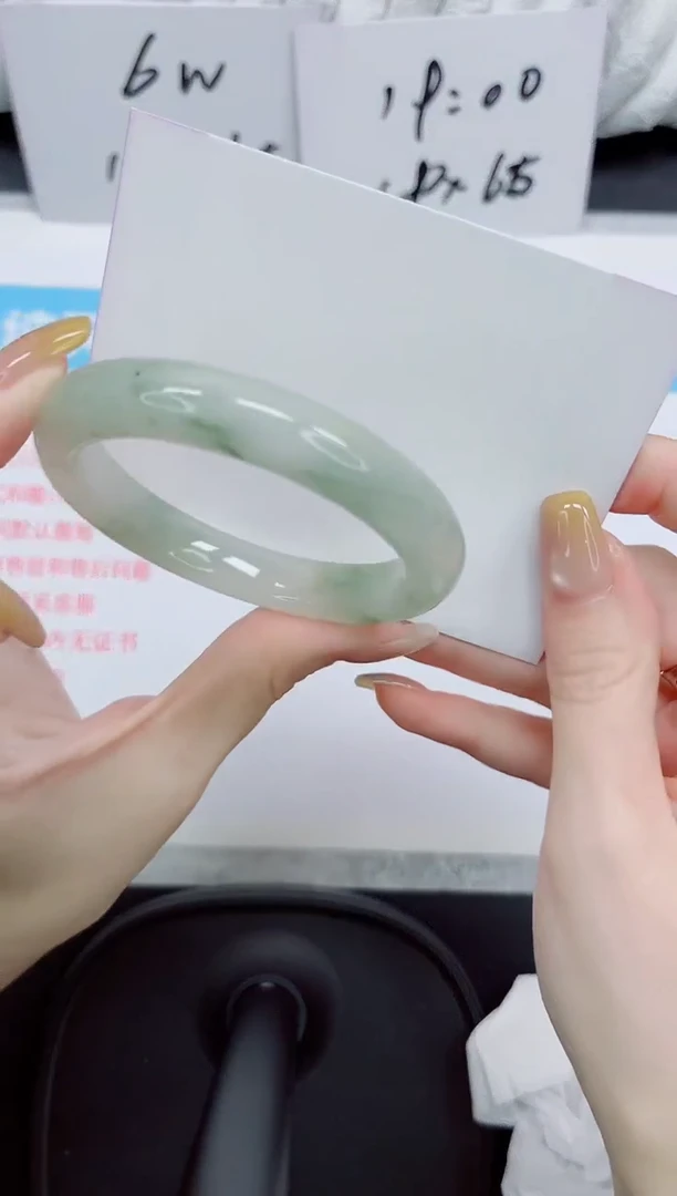 石英质玉手镯未镶嵌374