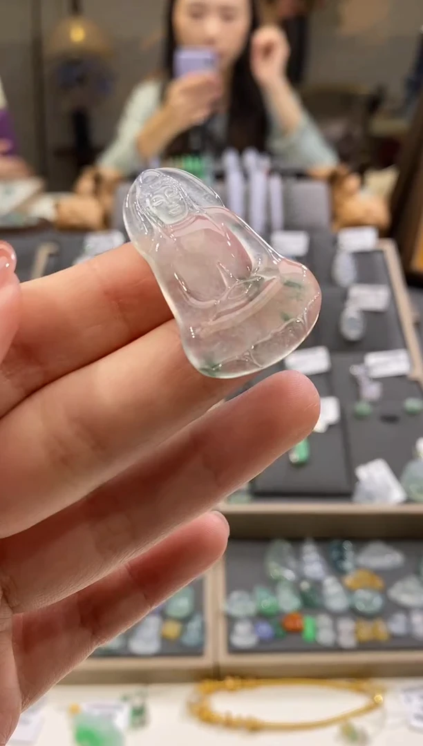 颈饰未镶嵌翡翠观音