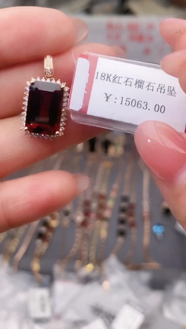 颈饰18K金镶嵌石榴石--专柜--