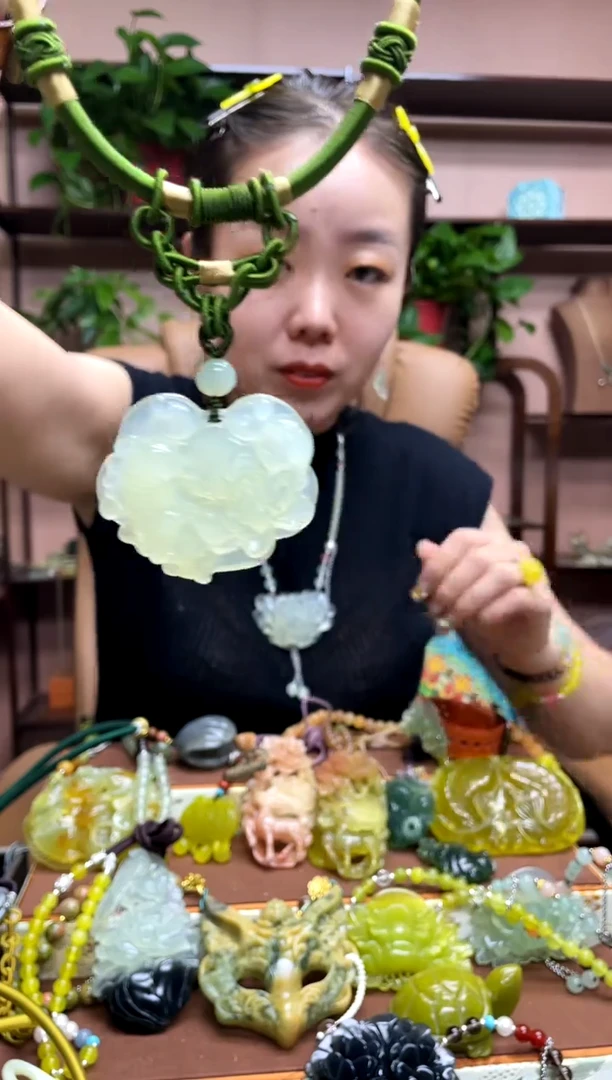 未镶嵌岫玉吊坠·