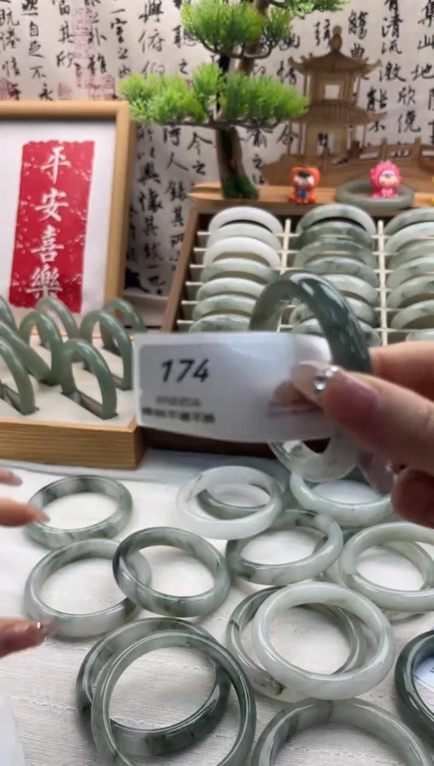未镶嵌手镯石英质玉微瑕174