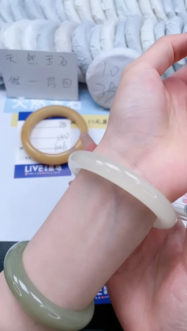 【闪购商品】石英质玉手镯未镶嵌T199-54.3