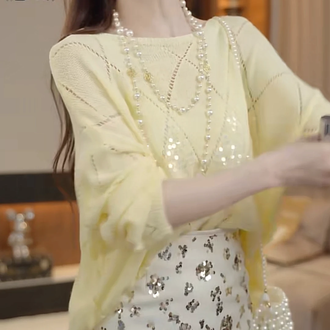 设计感菱格带钻慵懒风针织衫女2025春季新款纯色气质圆领套头上衣