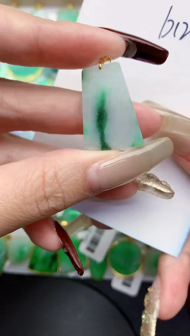 【闪购商品】翡翠颈饰18K金镶嵌00000000000