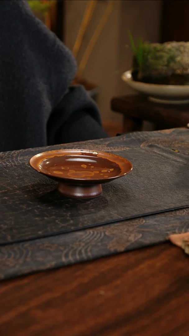 【闪购商品】杯子木首釉高足盘