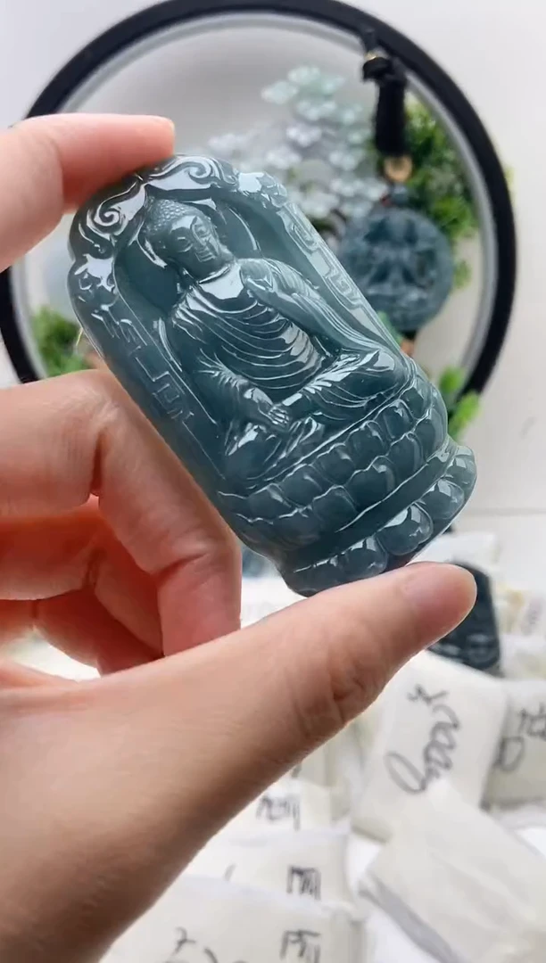 翡翠未镶嵌颈饰阿弥陀佛