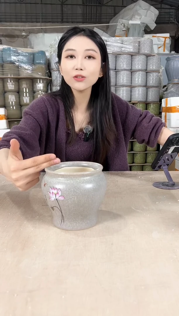 【闪购商品】陶瓷缸形淡黄荷花13x13