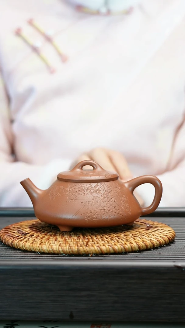 茶壶紫砂原矿黄龙山朱砂料 花鸟细刻 任瓢  180cc