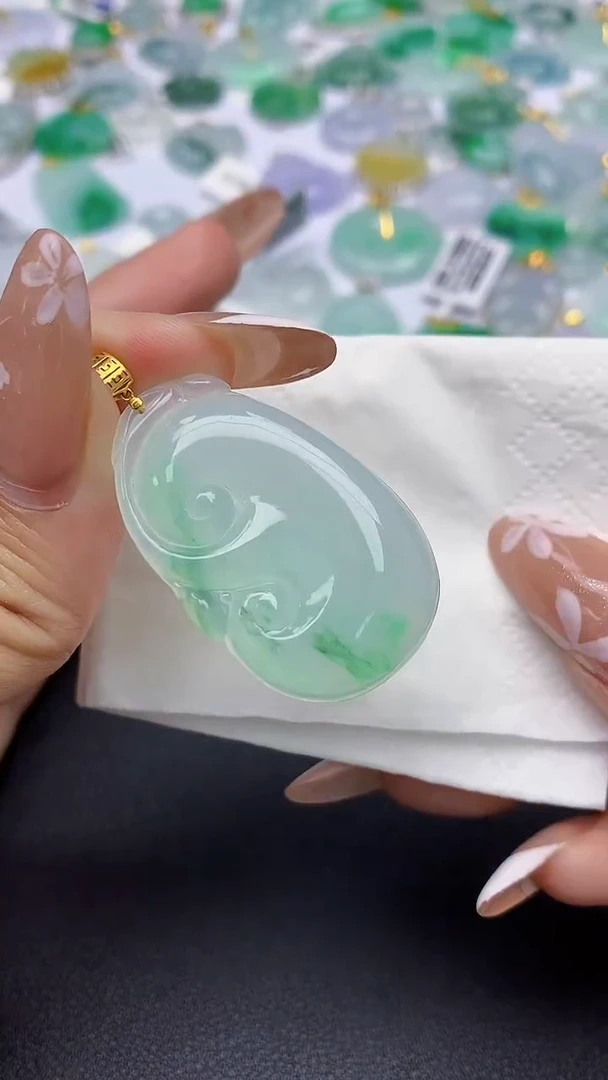 颈饰18K金镶嵌翡翠A货假一赔三支持复检百元上九元证书费自理