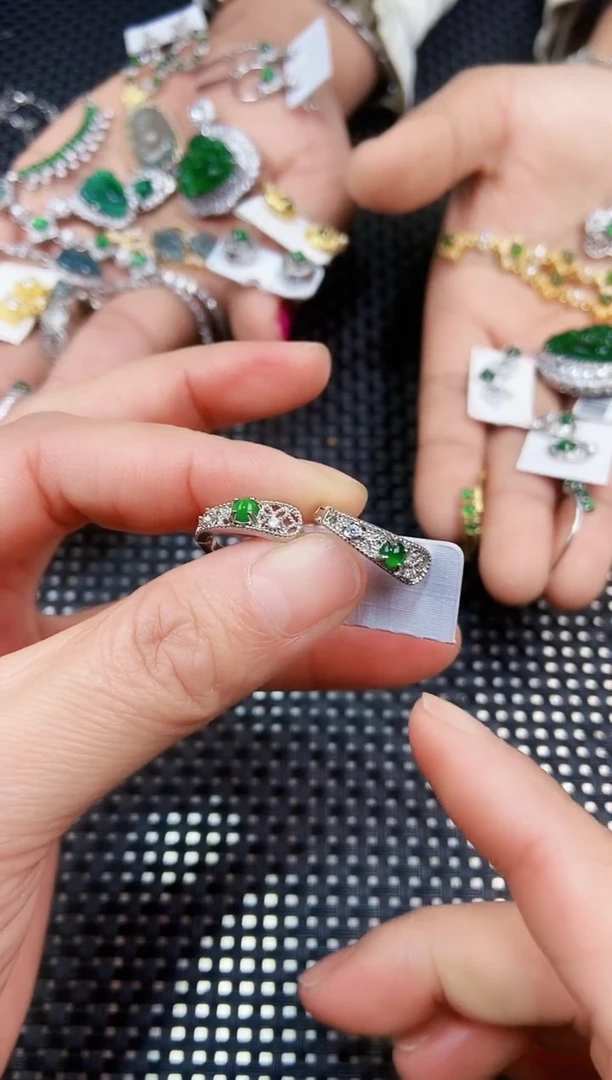 【闪购商品】翡翠耳饰未镶嵌11111111