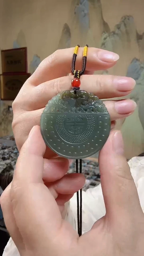 颈饰未镶嵌和田玉.