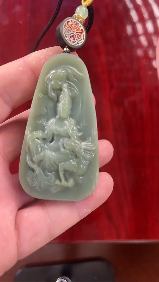 颈饰未镶嵌和田玉吊坠