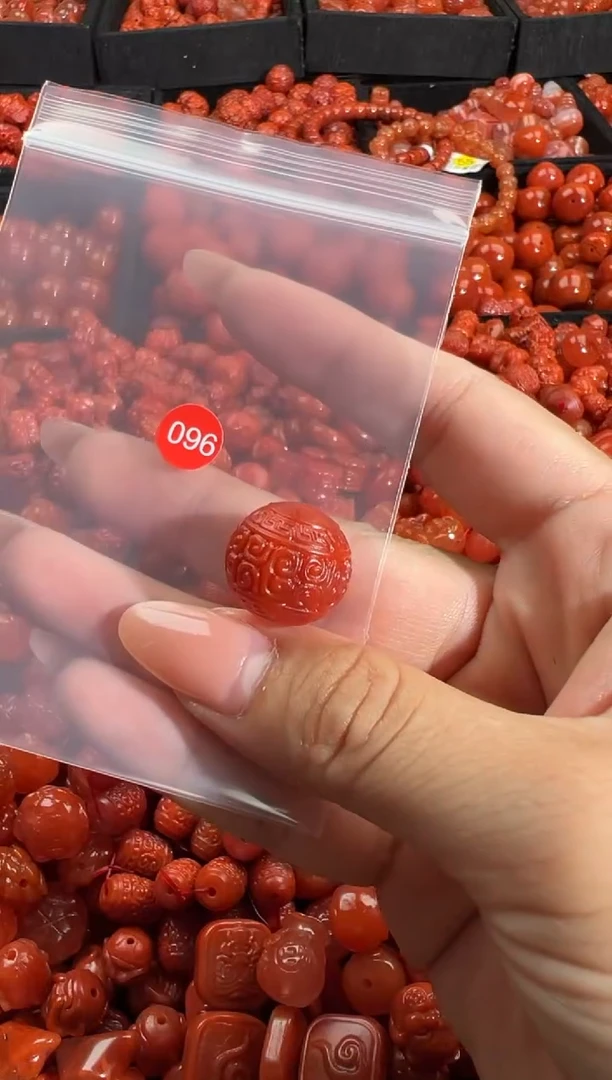 南红玛瑙未镶嵌颈饰1