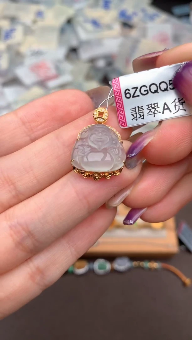 18K金镶嵌挂件翡翠一