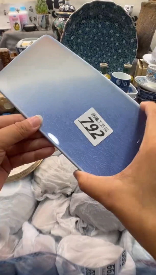 瓷片不****o792