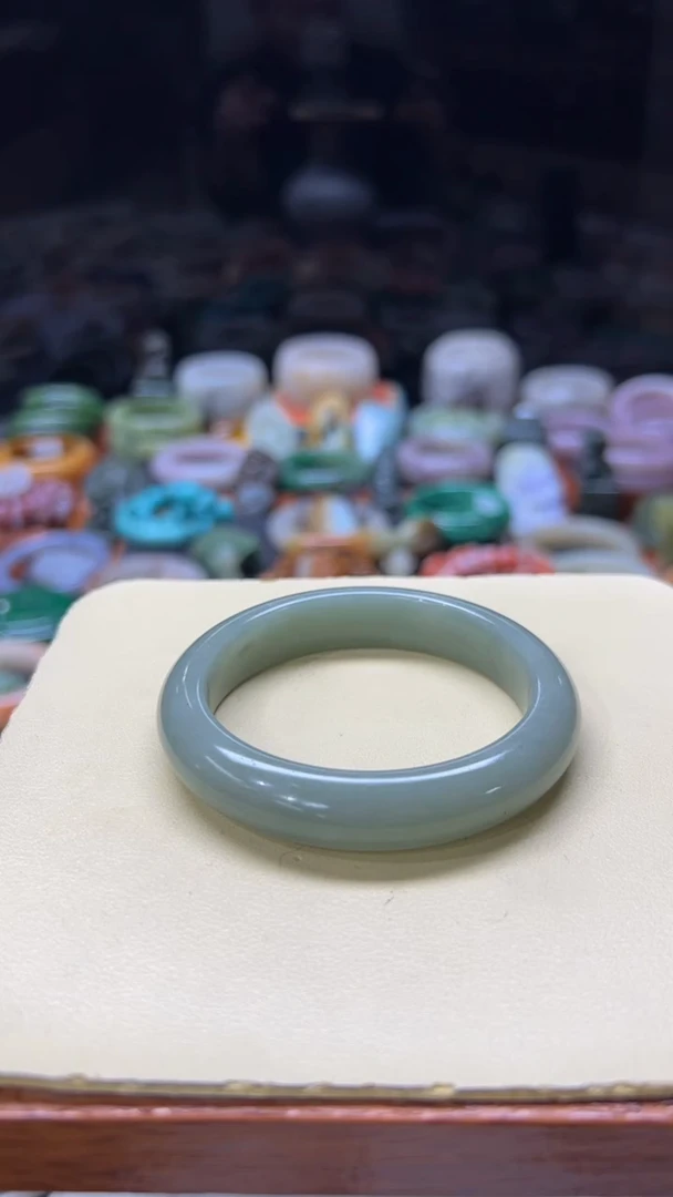 【闪购商品】石英质玉手镯合金049