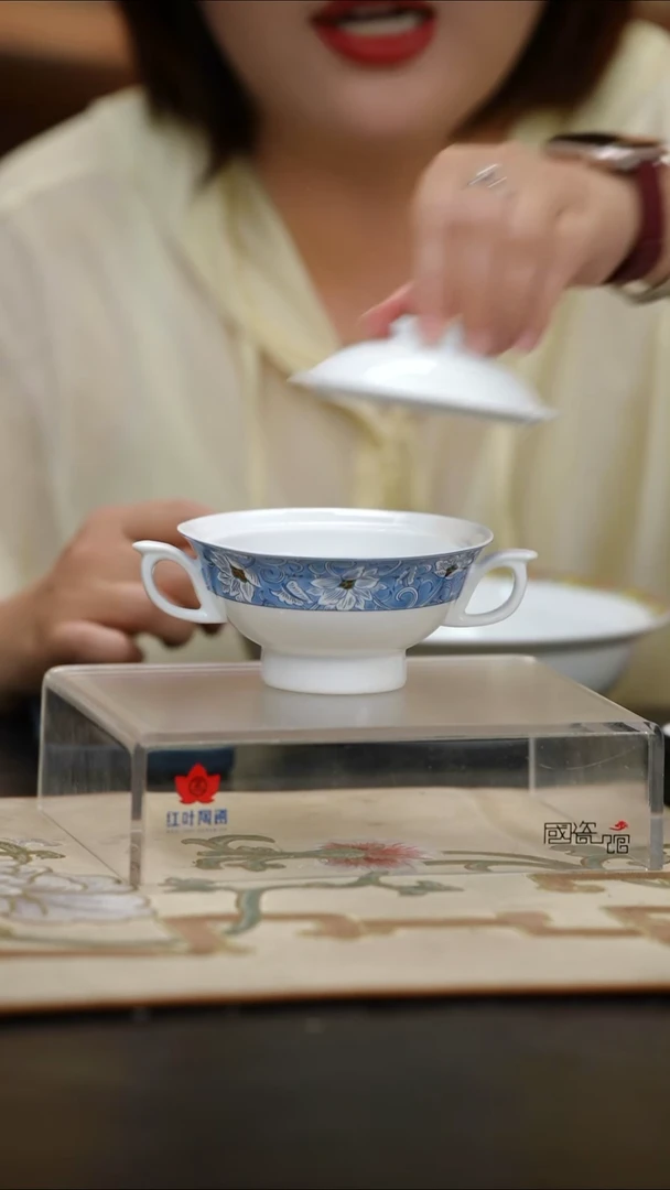 1个微瑕蓝锦百合无盖双耳炖盅