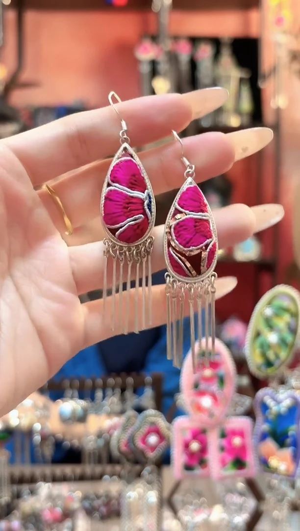 织绣云织谣民族风精美饰品 477