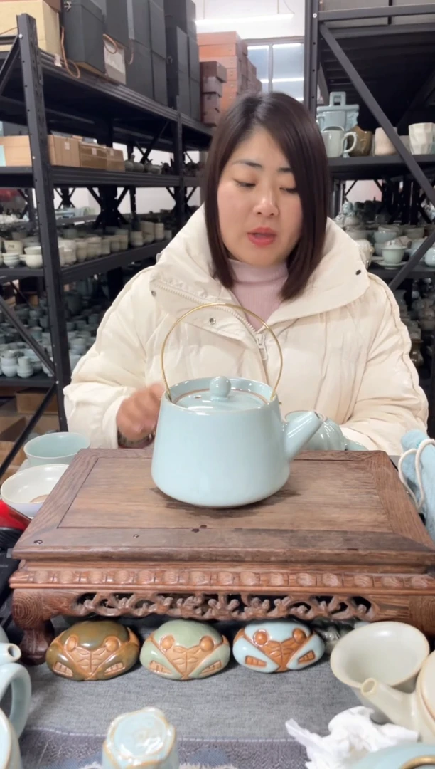 【闪购商品】其他微瑕天青提梁壶。。。