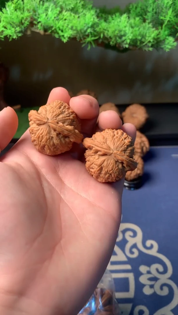 【闪购商品】文玩核桃吊坠40闷白