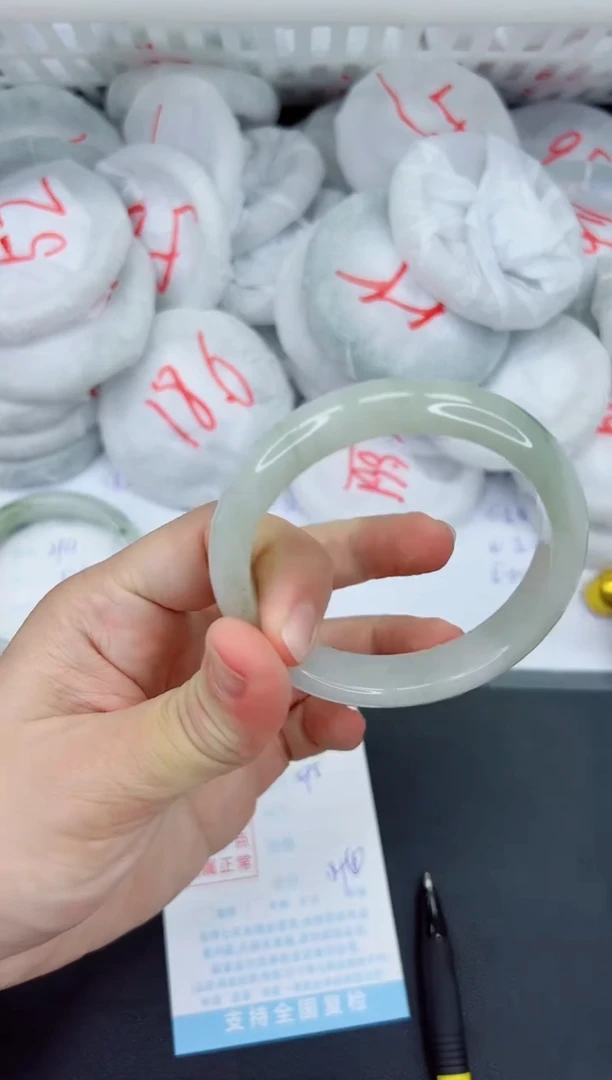 【闪购商品】石英质玉手镯未镶嵌295-58.6