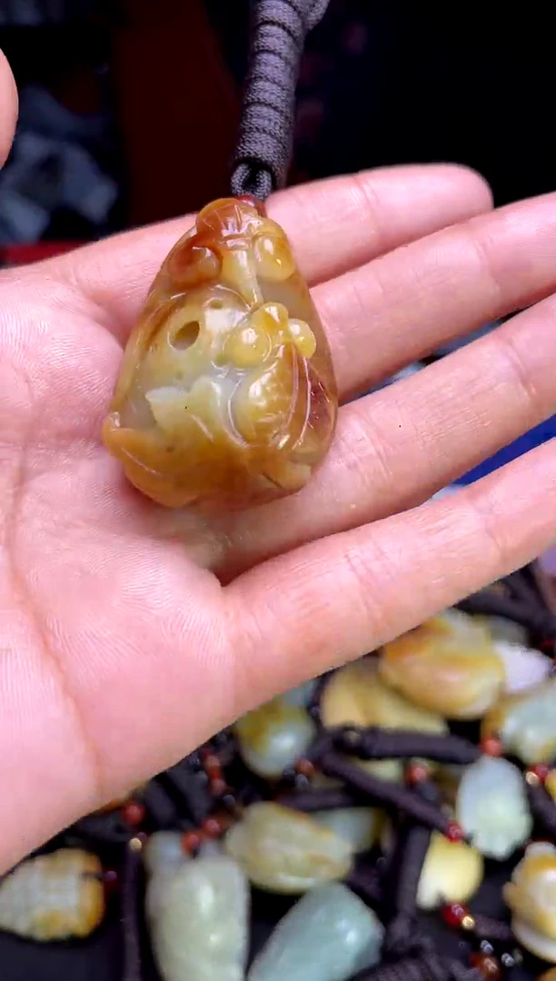 和田玉未镶嵌颈饰1