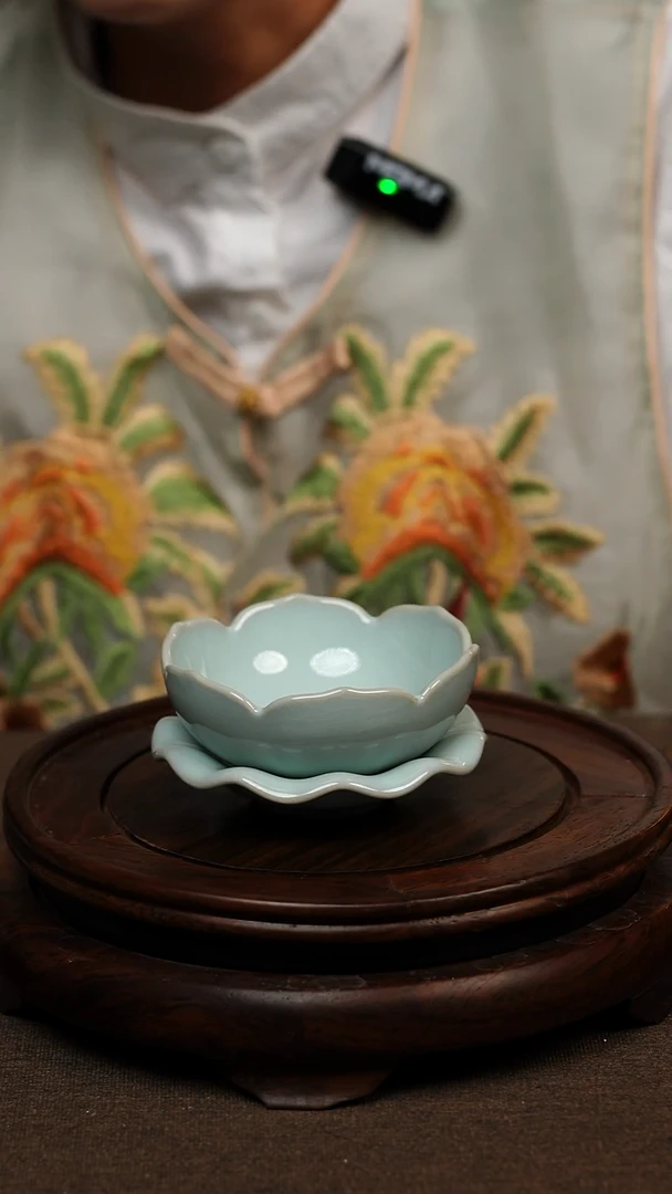 瓷片天青色莲花茶漏 微瑕 不带礼盒