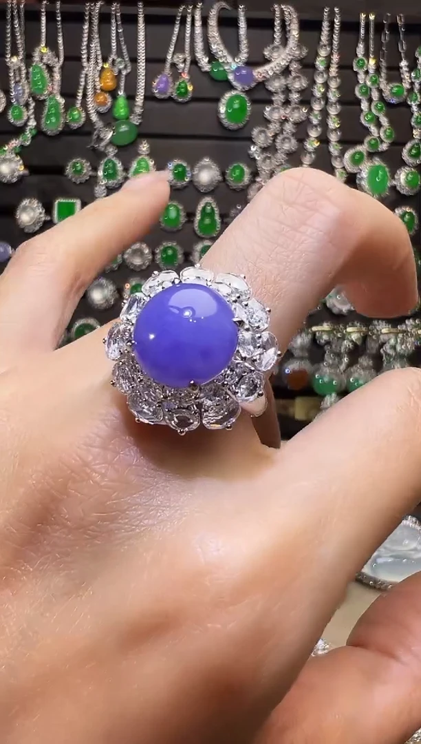 18K金镶嵌戒指翡翠蛋面