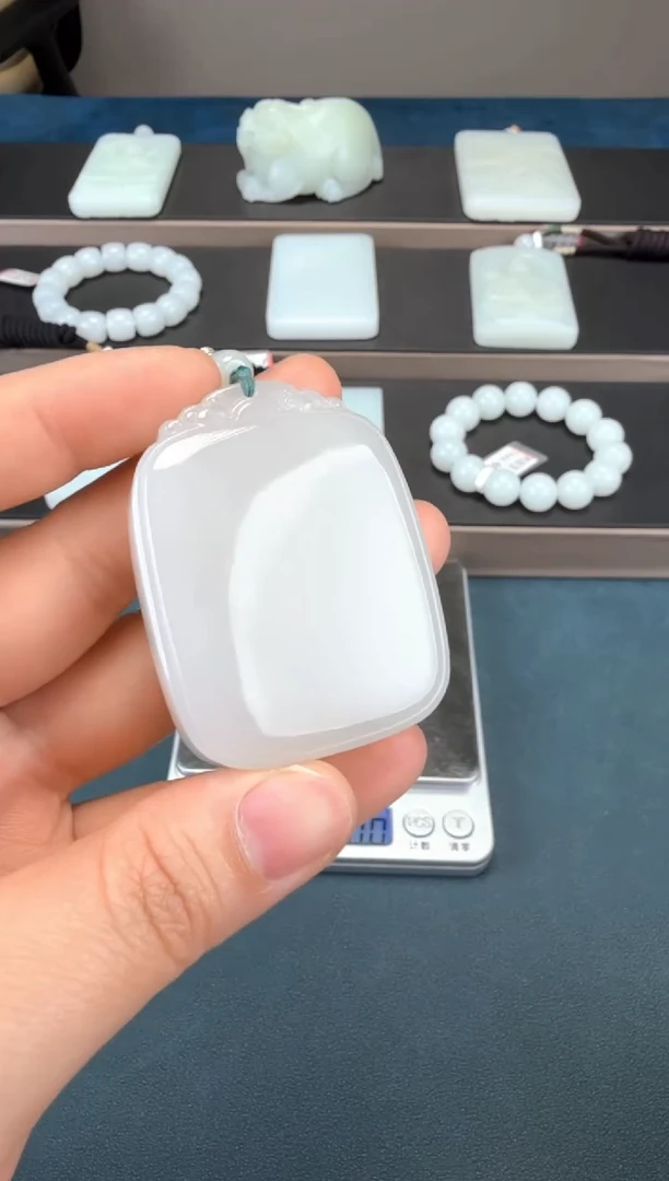 和田玉未镶嵌颈饰1