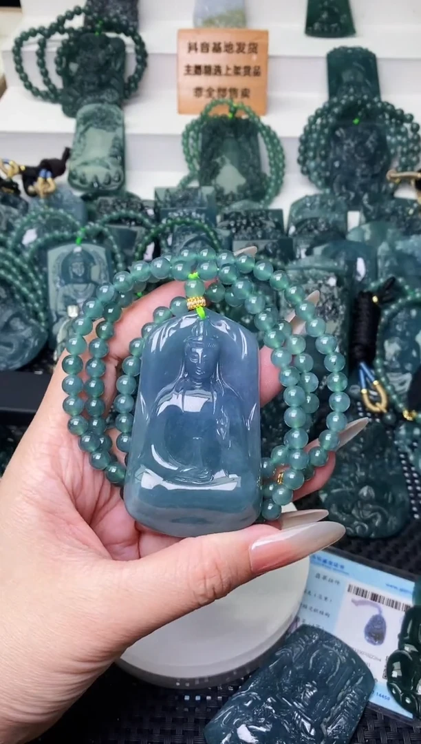 颈饰未镶嵌翡翠