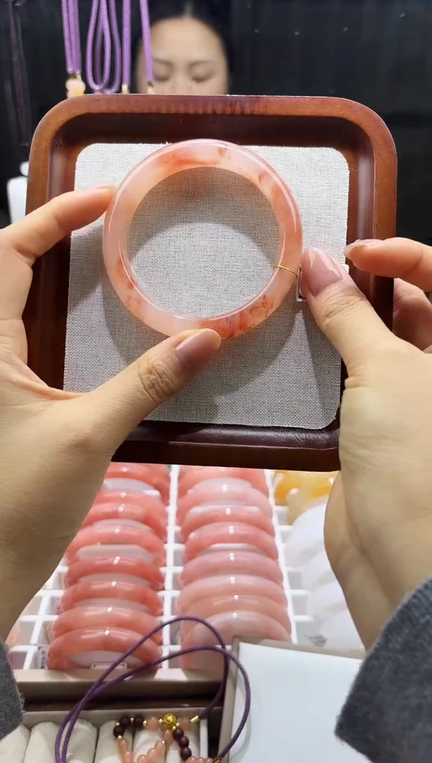 未镶嵌手镯石英质玉（金丝玉）桃花酿手镯58