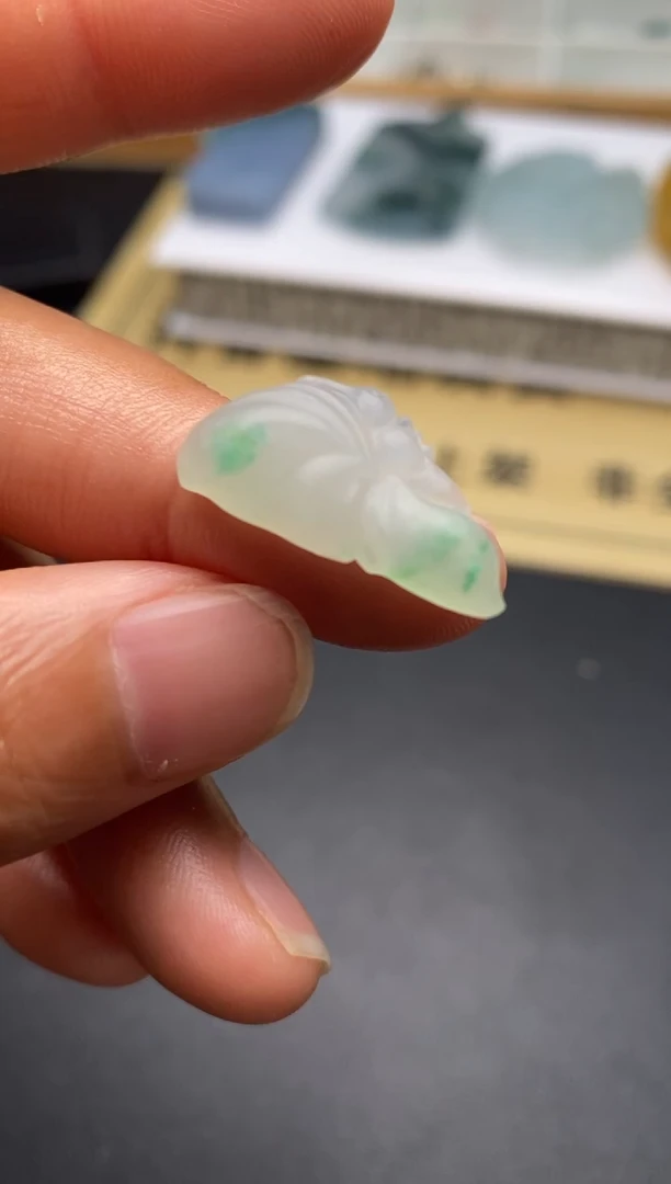定制翡翠未镶嵌翡翠毛货多样性发其一
