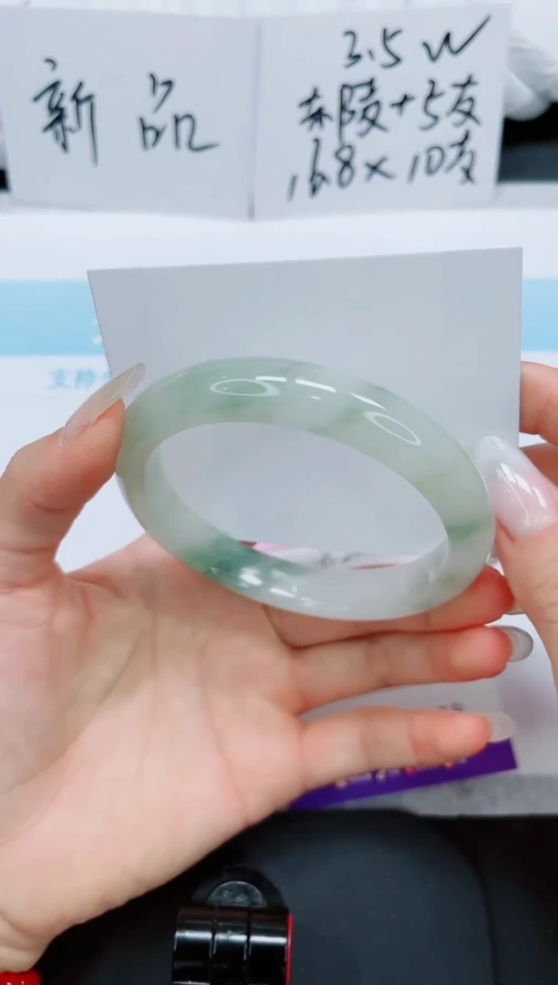 石英质玉手镯未镶嵌82/66