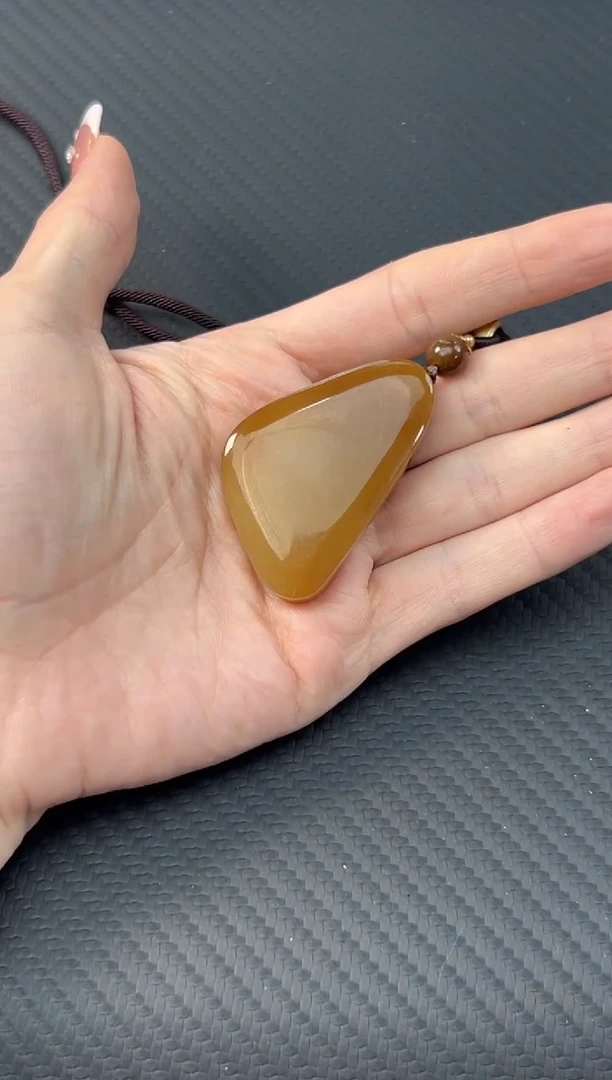 【闪购商品】和田玉吊坠(赠链)未镶嵌且末金山微色差吊坠