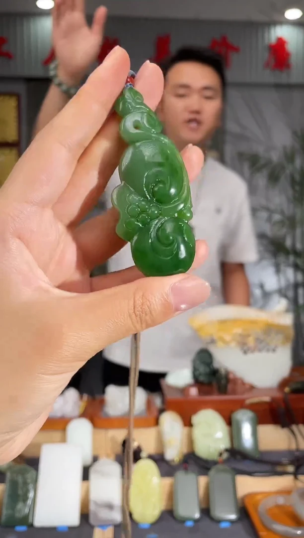 和田玉未镶嵌颈饰1