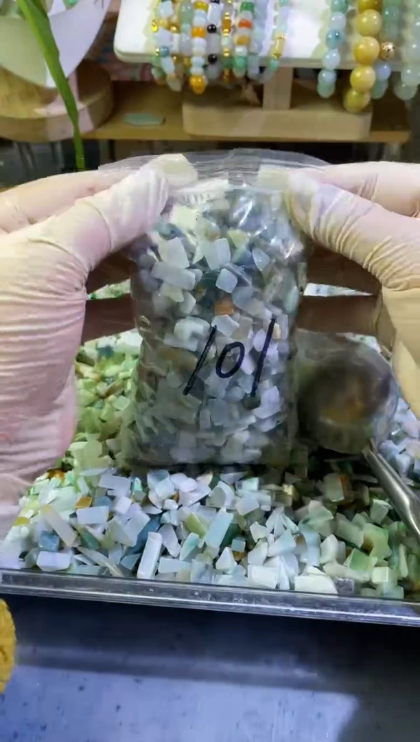 【闪购商品】翡翠颈饰未镶嵌天然翡翠迷你号500克101