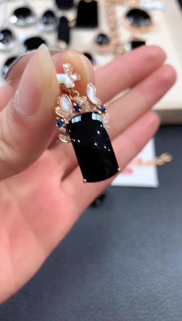 【闪购商品】翡翠吊坠(不含链)18K金镶嵌m82不退换