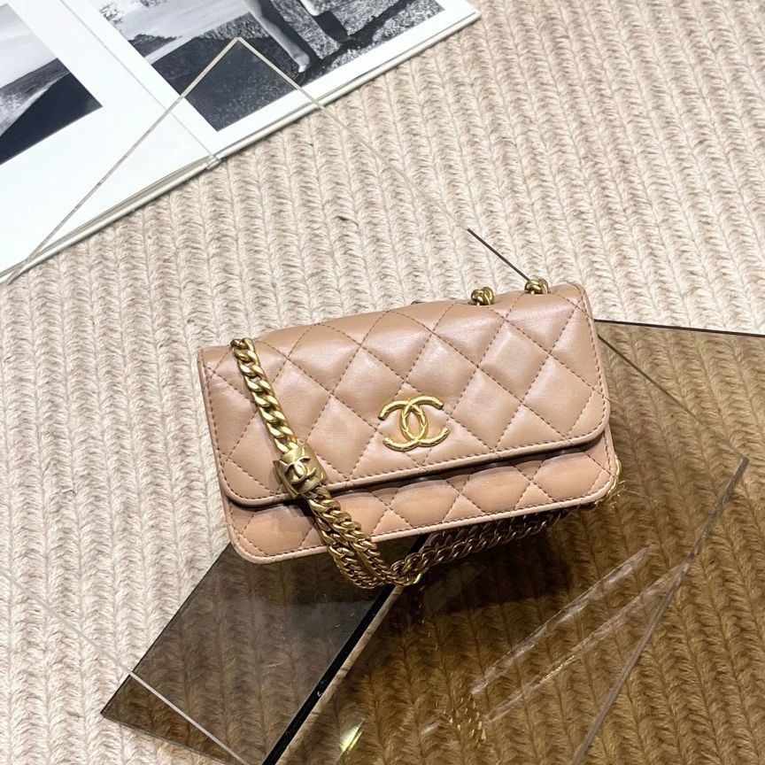 99新 Chanel/香奈儿 22K 奶茶色羊皮金柱调节扣 woc mini