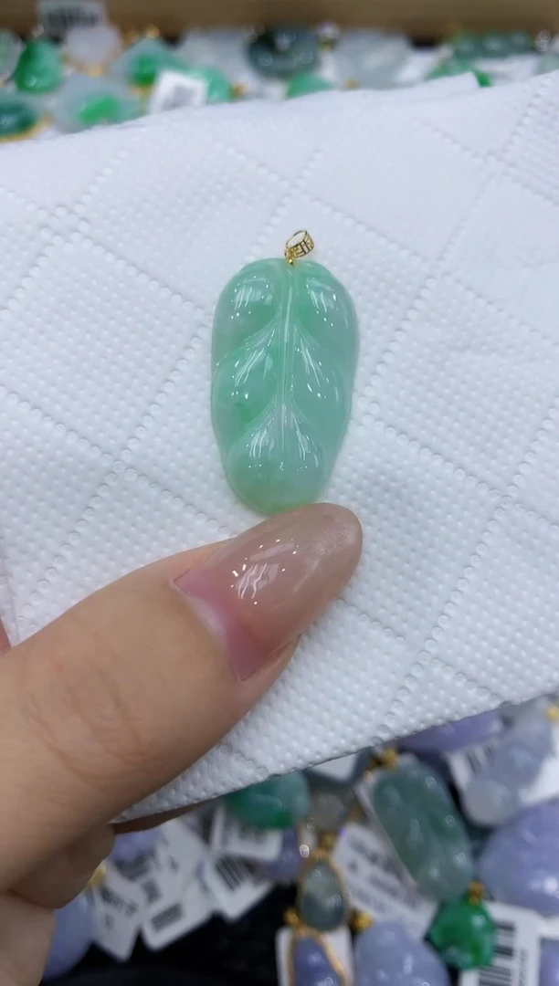 翡翠18K金镶嵌颈饰111111111111