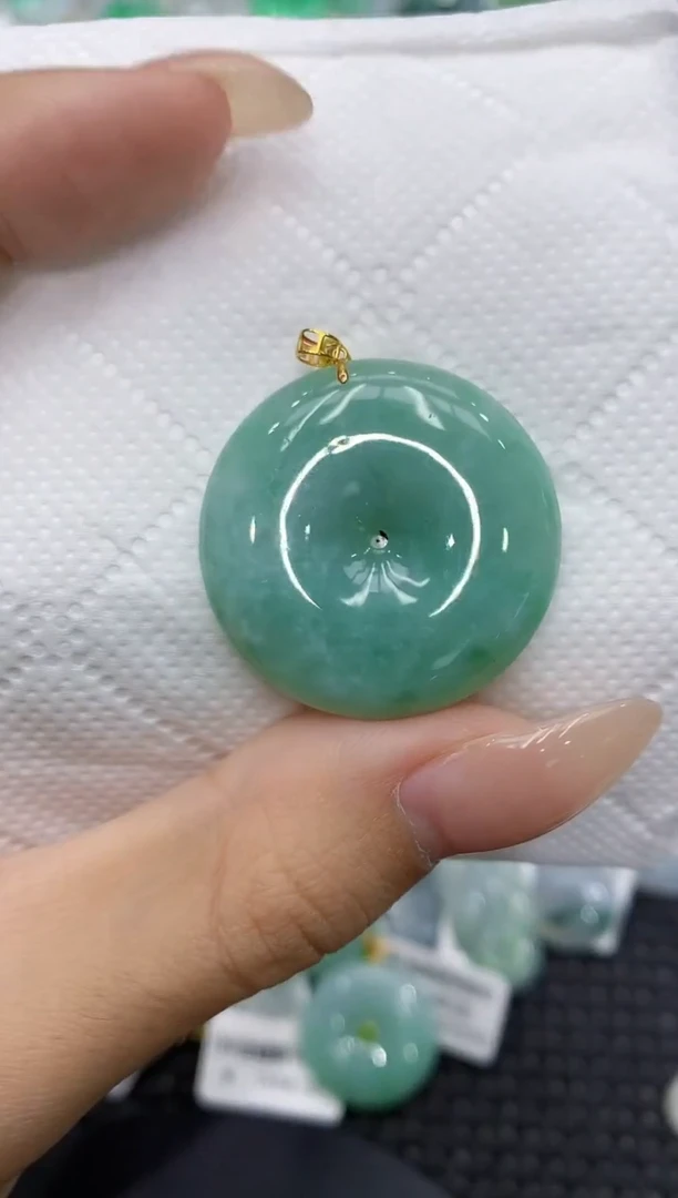 颈饰18K金镶嵌翡翠111111111111