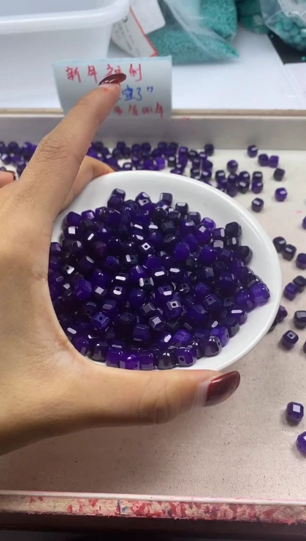 【闪购商品】玛瑙/玉髓颈饰未镶嵌W43舒俱来方块7*7mm*20颗